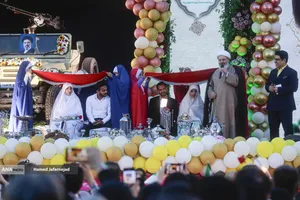 مراسم جشن عروسی زوج های جان فدا همزمان با سالروز ازدواج حضرت زهرا و حضرت علی در میدان امام حسین