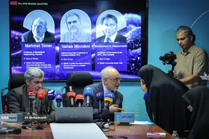 علی اکبر صالحی رئیس کارگروه علمی جایزه مصطفی(ص) و مهدی صفاری&zwnj;نیا مدیرعامل بنیاد علم و فناوری مصطفی&zwnj;(ص)