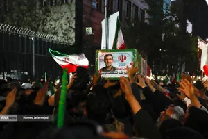 تشییع پیکر مطهر دریابان شهید &laquo;علیرضا تنگسیری&raquo; فرمانده دلاور خلیج فارس و جمعی از شهدای والامقام