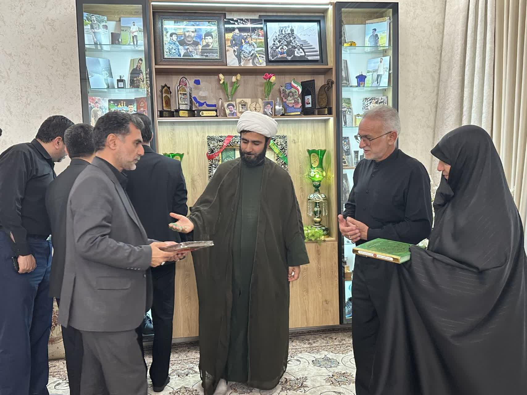 فرزند شهیدم از همان آغاز نوجوانی در خط ولایت بود فرزند شهیدم از همان آغاز نوجوانی در خط ولایت بود