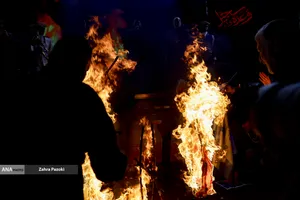 وداع با شهدای ناوشکن دنا و حمایت از نیروهای مسلح