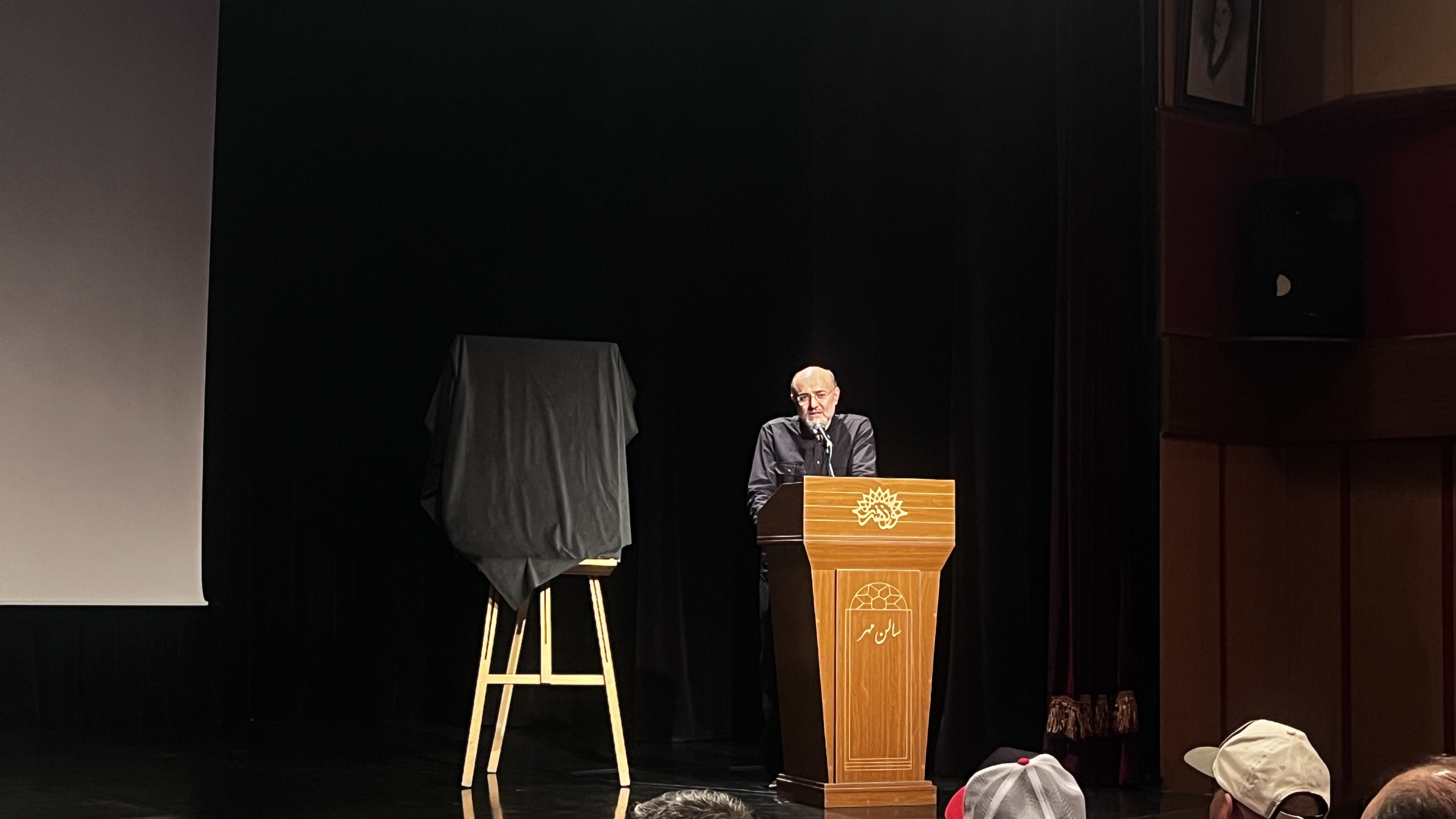رونمایی از ترجمه نوآورانه قرآن کریم در حوزه هنری؛ تأکید بر دشواری ترجمه کلام وحی رونمایی از ترجمه نوآورانه قرآن کریم در حوزه هنری؛ تأکید بر دشواری ترجمه کلام وحی