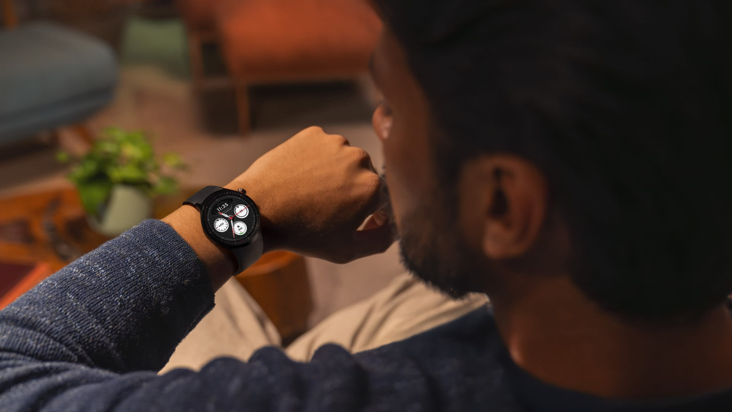 ساعت موتو، همراهی که از اتاق جلسه تا پیست دوومیدانی با شماست