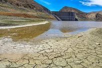 ایران در آستانه یک بحران آبی عمیق/ ذخایر سدهای ایران ۶۷ درصد خالی شد