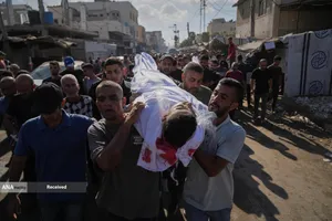 حملات اسرائیل به غزه حداقل ۱۶ کشته برجای گذاشت، در حالی که جهان منتظر پاسخ حماس به طرح صلح ترامپ است