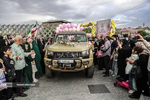 مراسم جشن عروسی زوج های جان فدا همزمان با سالروز ازدواج حضرت زهرا و حضرت علی در میدان امام حسین