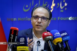 محمدرضا هرمزی&zwnj;نژاد رئیس بنیاد ملی علم ایران در نشست خبری برنامه ملی جهش