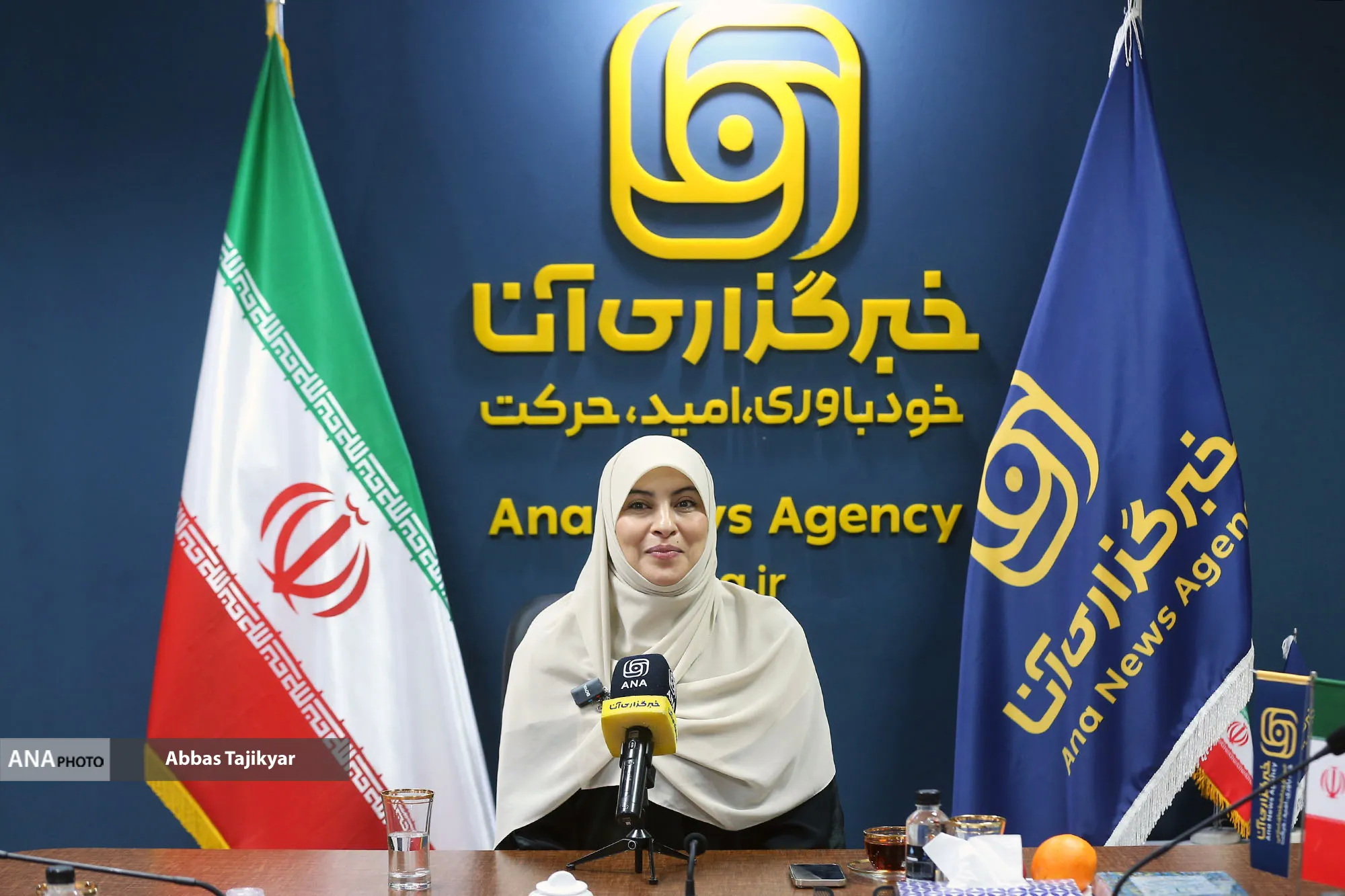 تجمع‌های مردمی؛ حاصل تربیت بانوان در مکتب رهبر شهید انقلاب / شعری عربی که در ایران همه‌گیر شد +فیلم