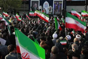 بیعت مردم با آیت&zwnj;الله سید مجتبی خامنه&zwnj;ای سومین رهبر جمهوری اسلامی ایران