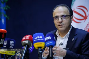 محمدرضا هرمزی&zwnj;نژاد رئیس بنیاد ملی علم ایران در نشست خبری برنامه ملی جهش