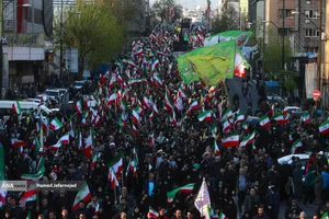 تشییع پیکر مطهر دریابان شهید &laquo;علیرضا تنگسیری&raquo; فرمانده دلاور خلیج فارس و جمعی از شهدای والامقام