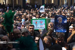 تشییع و تدفین پیکر مطهر دانشمند هسته&zwnj;ای شهید محمدمهدی طهرانچی رییس دانشگاه آزاد اسلامی و همسر گرانقدرش شهیده مژگان قراویری در حرم حضرت عبدالعظیم حسنی(ع)