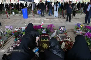 اولین جمعه سال جدید گلزار شهدای حملات تروریستی آمریکایی - صهیونی در جنگ رمضان - قطعه 42 بهشت زهرا(س)