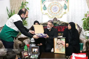 دیدار خادمیاران رضوی با خانواده شهید علیرضا قنبری
