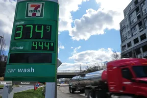 بحران بی سابقه مالی در آمریکا و جهان بدلیل هزینه جنگ و انسداد تنگه هرمز