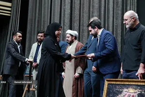 تجلیل از خانواده شهدای جنگ رمضان توسط محمدامین آقامیری، دبیر شورای عالی و رئیس مرکز ملی فضای مجازی