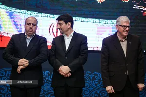 حسن سالاریه رئیس سازمان فضایی ایران، ستار هاشمی وزیر ارتباطات و فناوری اطلاعات و وحید یزدانیان رئیس پژوهشگاه فضایی ایران