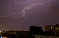 برق بخشی از شهر کرمانشاه بدلیل رعد و برق و باد شدید قطع شد