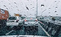 جاده چالوس-کرج ترافیک شد/ بارش برف در محورهای چالوس، هراز و برخی محورهای استان‌ها
