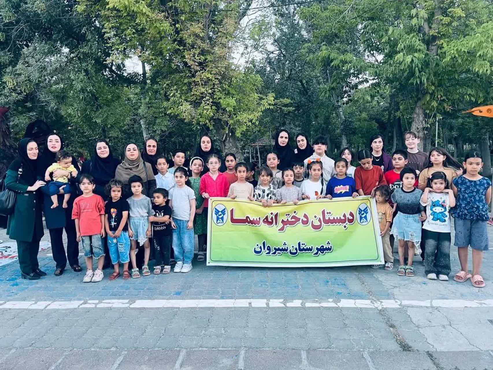 نقش وفاداری بر بوم سوگ؛ تجلی ارادت هنرمندانه دانشآموزان سمایی به امام شهید نقش وفاداری بر بوم سوگ؛ تجلی ارادت هنرمندانه دانشآموزان سمایی به امام شهید