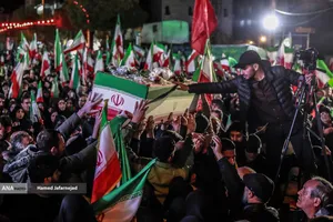 مراسم وداع با پیکر مادر شهیدان افراسیابی در چهارراه نبرد خیابان پیروزی