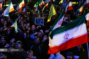 مراسم عزاداری در سوگ رهبر شهید انقلاب - میدان انقلاب تهران
