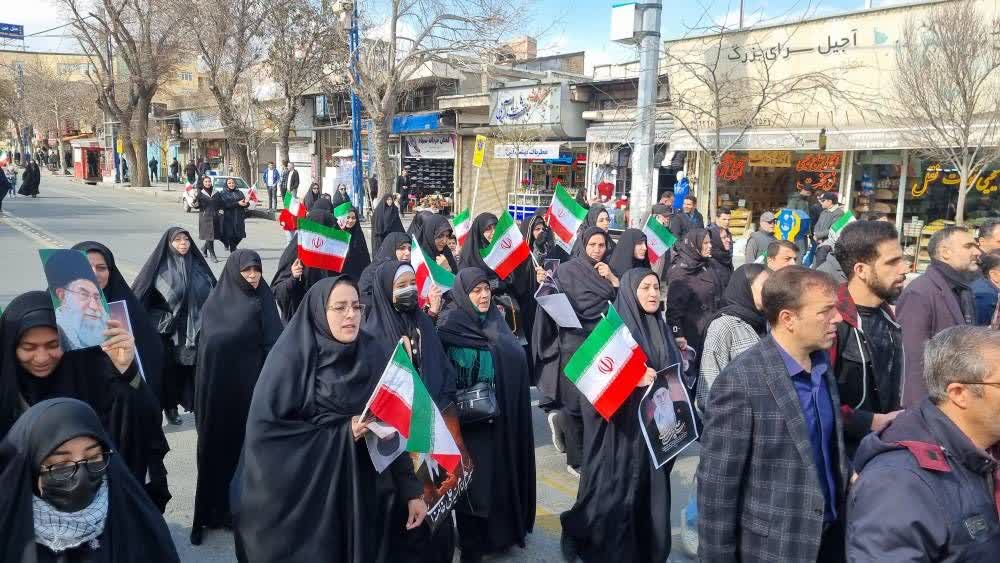 همبستگی ملی در گردهمایی «دانشگاه سربلند»/ نمایش قدرت و همبستگی در اجتماع دانشگاهیان آزاد سراسر کشور