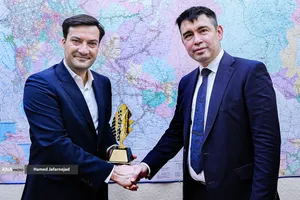 امضای تفاهمنامه محمد نظیفی مدیرعامل بورس انرژی ایران و مارسل سالیخوف مدیر اجرایی موسسه بنیاد انرژی و مالی روسیه (FIEF)