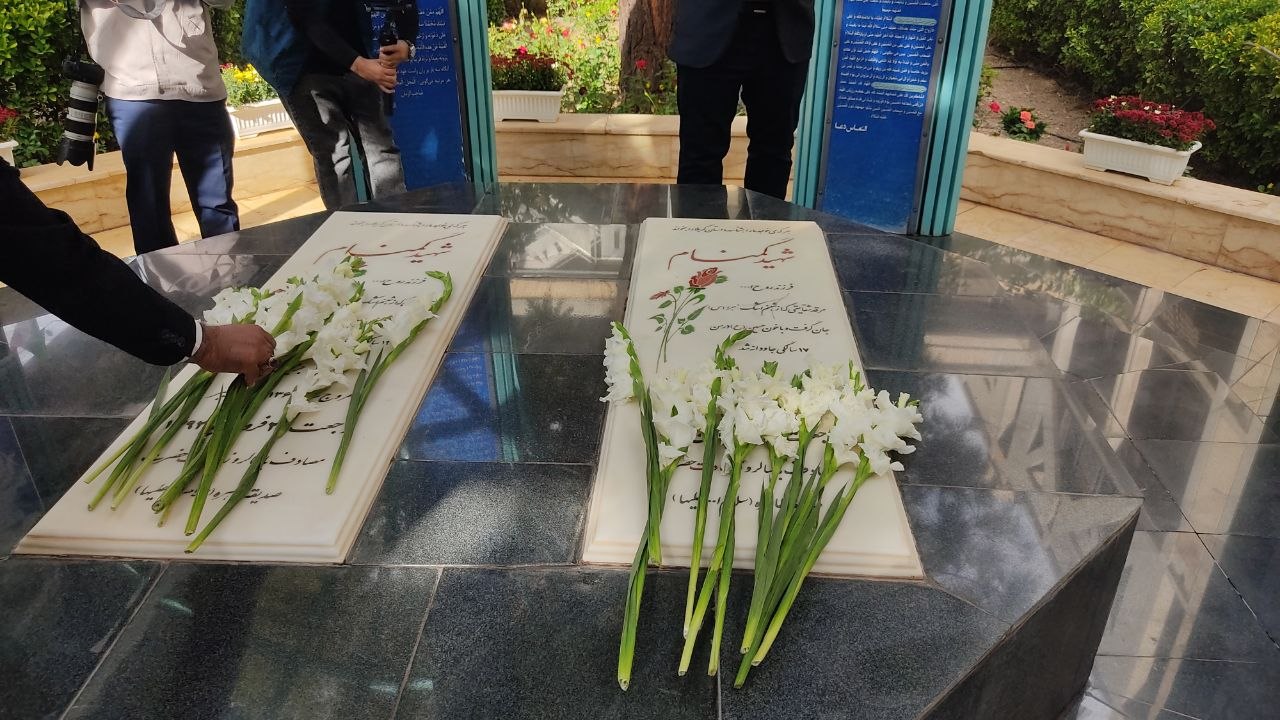 بازدید هنرمندان و داوران جشنواره فیلم مقاومت از فولاد مبارکه/ بهمن دان: ایران را با کار، دانش و مسئولیت‌پذیری می‌سازیم