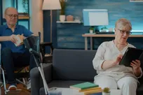 سالمندان چگونه با فناوری زندگی کنند