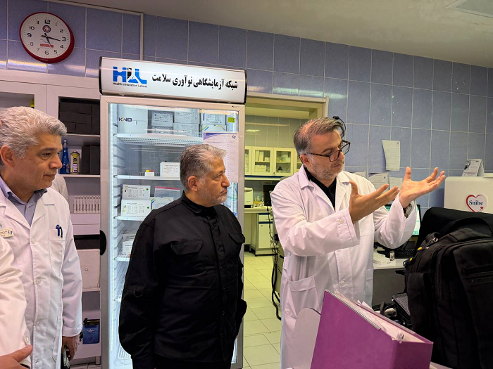 دکتر رنجبر از آزمایشگاه فوقتخصصی فرهیختگان بازدید کرد دکتر رنجبر از آزمایشگاه فوقتخصصی فرهیختگان بازدید کرد