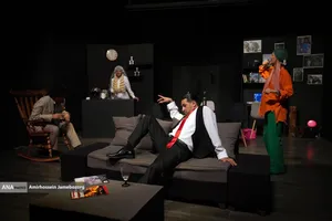 نمایش &laquo;لحظه درنگ می&zwnj;کند&raquo;