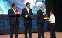 رئیس‌جمهور از دانش‌آموز سما زنجان، دارنده مدال برنز بین المللی نامه‌نگاری تجلیل کرد