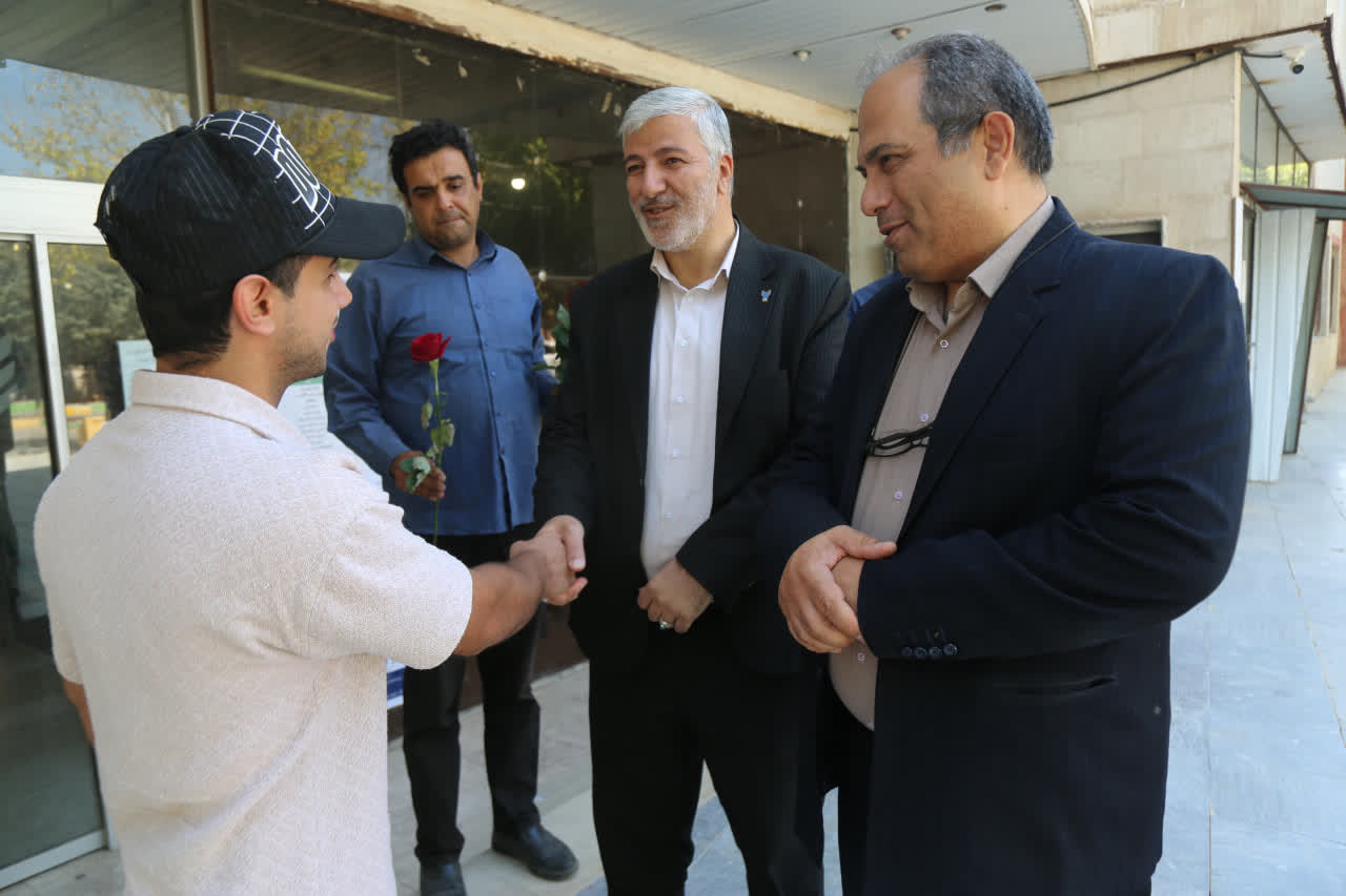 تجلی امیدآفرینی و نشاط دانشگاهی با استقبال از دانشجویان دانشگاه آزاد کرمانشاه