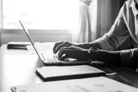 استفاده از فناوری‌های نوین مانند هوش مصنوعی در هنرستان‌ها