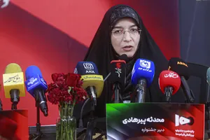 محدثه پیرهادی دبیرجشنواره پانزدهمین جشنواره بین المللی فیلم 100