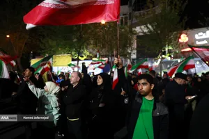 اجتماع مردمی در حمایت از رزمندگان اسلام و بیعت با رهبری و محکومیت حملات وحشیانه صهیونیستی - آمریکایی با حضور مردم انقلابی و شهیدپرور در میدان شهدا تهران