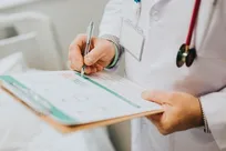 ریزش مو و مشکلات پوستی؛ کِی سراغ متخصص برویم