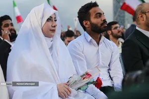 مراسم جشن عروسی زوج های جان فدا همزمان با سالروز ازدواج حضرت زهرا و حضرت علی در میدان امام حسین
