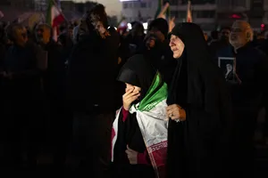  اجتماع مردم تهران در پی خبر شهادت حضرت آیت الله العظمی امام خامنه ای رحمته الله علیه رهبر عظیم الشان انقلاب اسلامی ایران