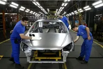 افزایش قیمت خودرو بی‌مجوز با تفسیر عجیب از سکوت قانونی؛ خدمت به مردم یا گروگان‌گیری بازار؟