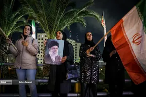 مراسم عزاداری در سوگ رهبر شهید انقلاب - میدان ولیعصر (عج)