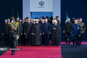 ادای احترام مقامات و مسئولان خارجی به پیکر امام شهید 