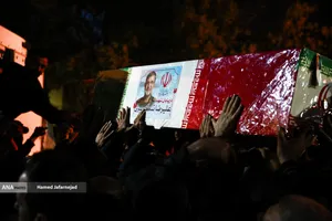 تشییع پیکر مطهر دریابان شهید &laquo;علیرضا تنگسیری&raquo; فرمانده دلاور خلیج فارس و جمعی از شهدای والامقام