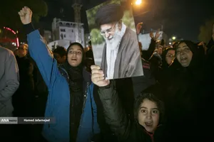 عزاداری شهادت رهبر انقلاب در چهارراه کوکاکولا خیابان پیروزی تهران