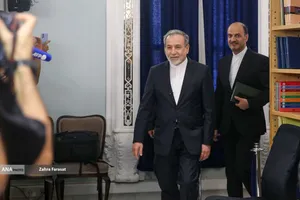 حضور سیدعباس عراقچی وزیر امورخارجه بمناسبت روز خبرنگار در جلسه هفتگی سخنگوی وزارت خارجه