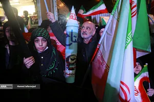 اجتماع به عشق وطن دسته پرچم داران ایران- میدان انقلاب تهران