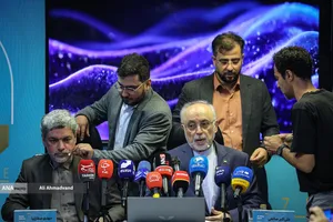 علی اکبر صالحی رئیس کارگروه علمی جایزه مصطفی(ص) و مهدی صفاری&zwnj;نیا مدیرعامل بنیاد علم و فناوری مصطفی&zwnj;(ص)