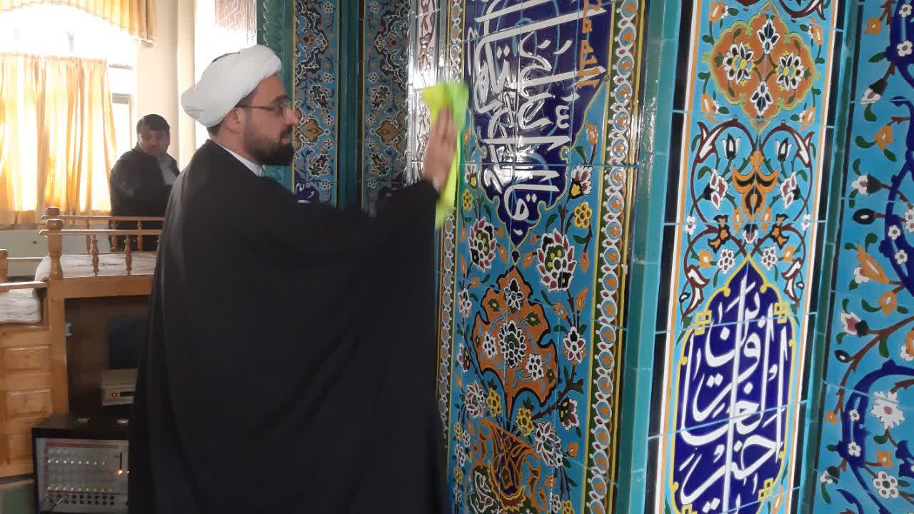 غبارروبی مسجد الزهرا(س) و یادمان شهدای گمنام دانشگاه آزاد اسلامی واحد بابل برگزار شد