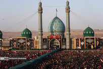 شور حسینی در روز وداع با رهبر شهید در مسجد جمکران و حرم حضرت معصومه(ع)